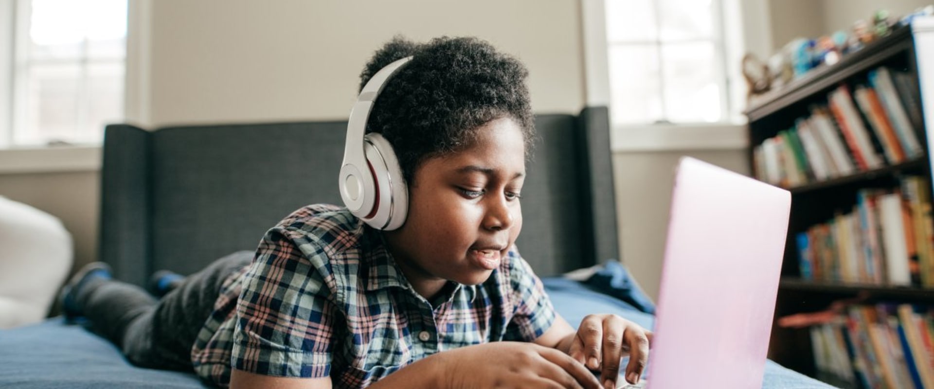 How can online tutoring help students?