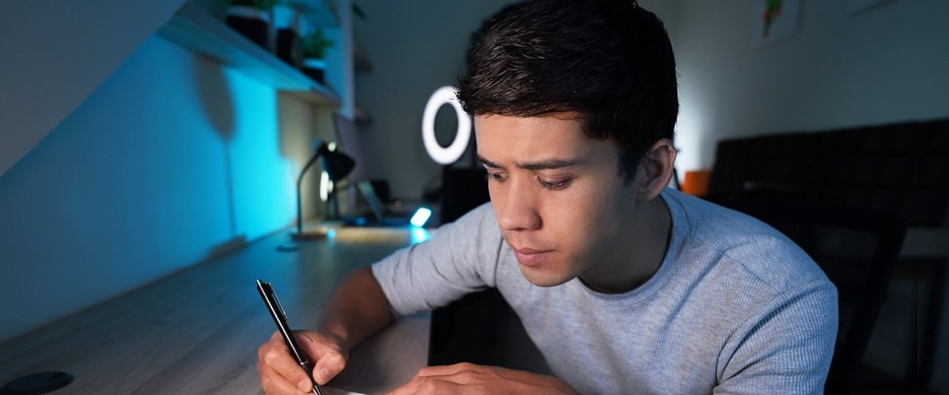 Stuck In A Dead-End Job With A Degree? [There'S Hope] – University Tutors